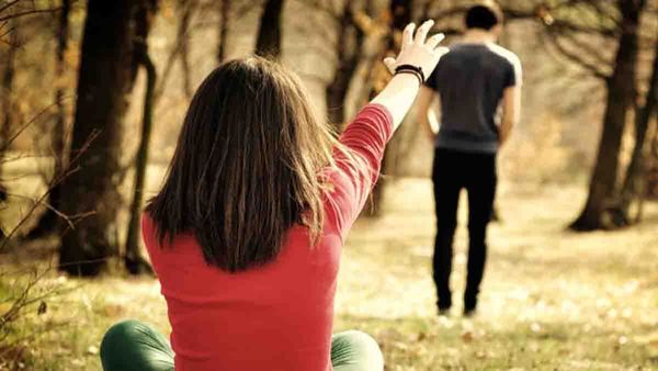 സുഹൃത്തിനായി കാമുകിയെ ബൈക്കില്‍ കോട്ടയത്ത് നിന്നെത്തിച്ച് യുവാവ്; ഇനി തനിക്ക് വേണ്ടെന്ന് സുഹൃത്ത്, അടിപിടി