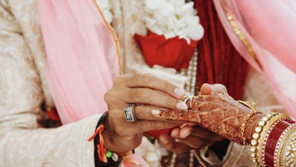 വരനെത്തയിട്ടും വധുവും വീട്ടുകാരും വന്നില്ല, ഹോട്ടലിൽ പോയി കാരണം ചോദിച്ചു, മറുപടി കേട്ട് വരൻ ഞെട്ടി!