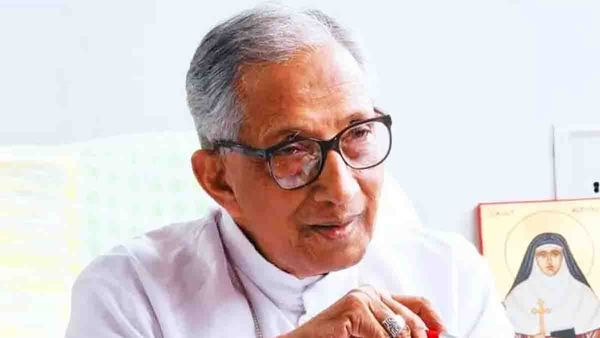 മുന്‍ ആര്‍ച്ച് ബിഷപ്പ് മാര്‍ ജോസഫ് പൗവത്തില്‍ കാലം ചെയ്തു; വിടവാങ്ങുന്നത് സഭയുടെ ക്രാന്തദര്‍ശിയായ ആചാര്യന്‍