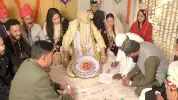 നിക്കാഹ് നടന്നത് അമ്പലത്തില്‍; വ്യത്യസ്തമായി മുസ്ലിം വിവാഹം... മൗലവിയും അഭിഭാഷകനുമെത്തി