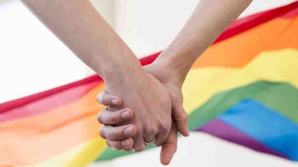 സ്വവര്‍ഗ വിവാഹം സംബന്ധിച്ച ഹര്‍ജികള്‍ ഭരണഘടനാ ബെഞ്ചിലേക്ക്; അടുത്ത മാസം സുപ്രീംകോടതിയില്‍ വാദം