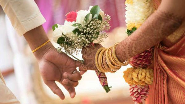 താലികെട്ടിന് പിന്നാലെ വരന്റെ പ്രവൃത്തി കണ്ട് എല്ലാവരും ഞെട്ടി; വധു നാണംകെട്ടു; വീഡിയോ വൈറൽ