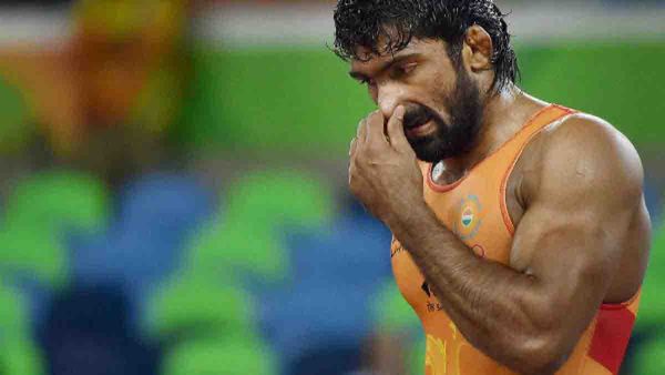 വീട്ടിലിരിക്കാതെ പരാതി കൊടുക്കാമായിരുന്നില്ലേ..? ഗുസ്തി താരങ്ങളുടെ പ്രതിഷേധത്തില്‍ യോഗേശ്വര്‍ ദത്ത്