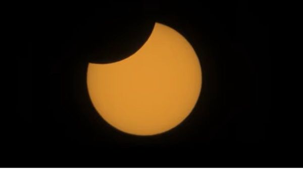 Solar eclipse 2023: സൂര്യ​ഗ്രഹണം ആരംഭിച്ചു; ഹൈബ്രിഡ് സൂര്യ​ഗ്രഹണം കണ്ട് ആയിരക്കണിക്കിന് ആളുകള്‍