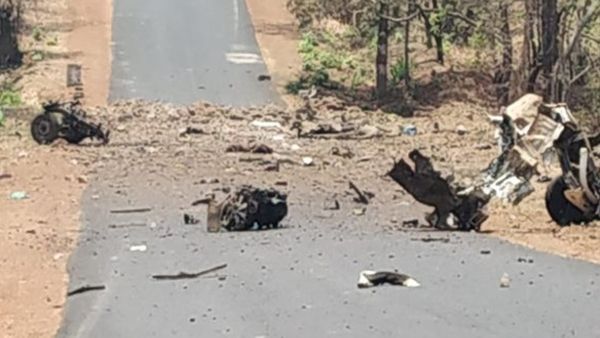 ഛത്തീസ്ഗഡിലെ ദന്തേവാഡയില്‍ നക്സല്‍ ആക്രമണം: കുഴിബോംബ് പൊട്ടി 11 സിആർപിഎഫ് ജവാന്‍മാർക്ക് വീരമൃത്യു