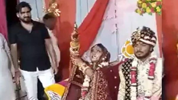  വിവാഹ വേദിയില്‍ വെടി പൊട്ടിച്ച് വധു; ആകാശത്തേക്ക് നാല് റൗണ്ട്, ഞെട്ടി സോഷ്യല്‍ മീഡിയ