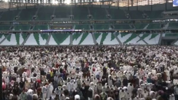 ലോകകപ്പ് വേദിയില്‍ ഈദ് ഗാഹ് നടത്തി ഖത്തർ: റൊണാള്‍ഡോ കളിച്ച മണ്ണിലെ നിസ്കാരം സന്തോഷകരമെന്ന് ആരാധകന്‍