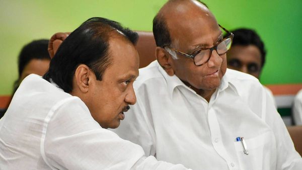 നെഞ്ച് പൊട്ടി എന്‍സിപി പ്രവര്‍ത്തകര്‍; കൂട്ടരാജിക്ക് എംഎല്‍എമാര്‍... ശരദ് പവാറിന്റെ രാജി അപ്രതീക്ഷിതം