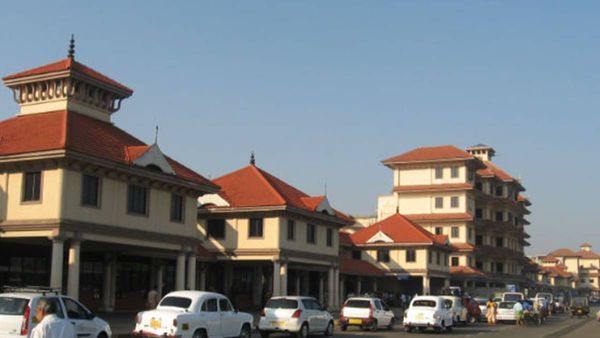 മഴ നനഞ്ഞ് യാത്രക്കാരന് പനി വന്നു; കൊച്ചി അന്താരാഷ്ട്ര വിമാനത്താവളത്തിന് പിഴയും വീണു; തുക കണ്ടോ!