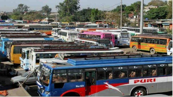 സര്‍വീസ് നിര്‍ത്തി സമരത്തിനില്ലെന്ന് ബസ് ഫെഡറേഷന്‍, പണിമുടക്കിന് മാറ്റമില്ലെന്ന് ഒരു വിഭാഗം