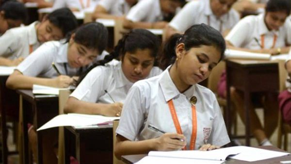 സിബിഎസ്ഇ 10, 12 ക്ലാസുകളുടെ 2024ലെ പരീക്ഷ തീയതി പ്രഖ്യാപിച്ചു; ഫെബ്രുവരിയിൽ തുടങ്ങും; വിശദവിവരങ്ങൾ