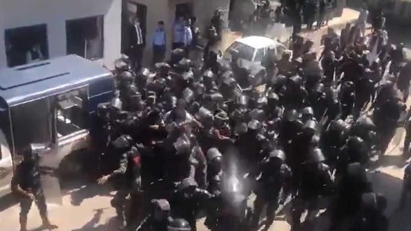 പാകിസ്താനില്‍ പ്രതിഷേധം വ്യാപിക്കുന്നു; സൈനിക ആസ്ഥാനത്ത് കടന്ന് സമരക്കാര്‍