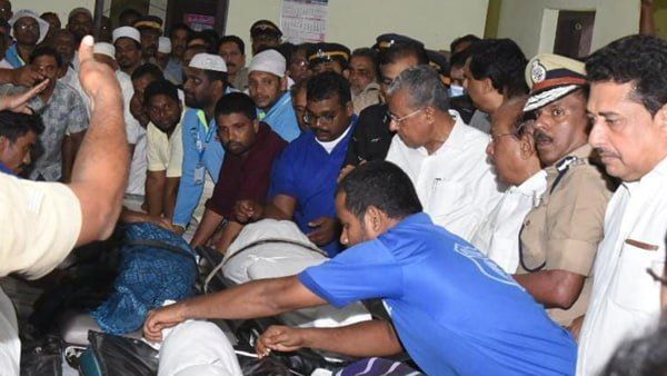 താനൂർ ബോട്ടപകടം: മരിച്ചവരുടെ കുടുംബാംഗങ്ങള്‍ക്ക് ധനസഹായം പ്രഖ്യാപിച്ച് 2018 സിനിമ നിർമ്മാതാക്കള്‍