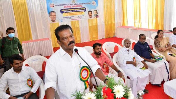 ജനങ്ങളുടെ കീശയില്‍ കൈയ്യിട്ടു വാരുന്ന ഉദ്യോഗസ്ഥര്‍ സര്‍വീസില്‍ ഉണ്ടാവില്ല: മന്ത്രി രാധാകൃഷ്ണന്‍