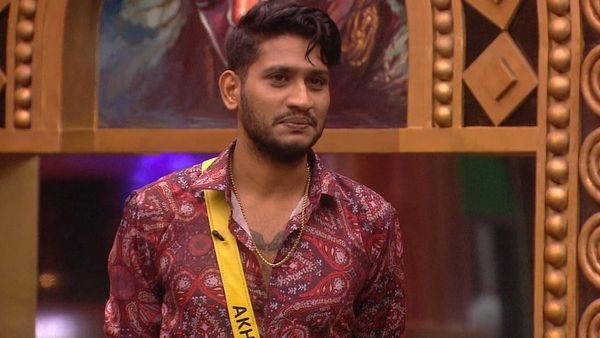 'അടിവസ്ത്രം ഇടാതെയാണോ അഖില്‍ മാരാർ മുണ്ട് പൊക്കിയത്'?; നിലപാട് വ്യക്തമാക്കി രജിത് കുമാർ