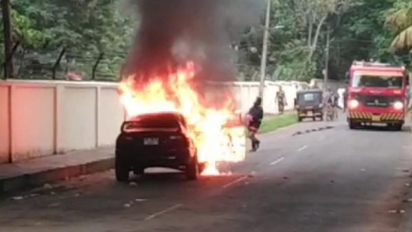 കണ്ണൂരില്‍ ഓടിക്കൊണ്ടിരുന്ന കാറിന് തീപിടിച്ചു; ഡ്രൈവര്‍ ഓടി രക്ഷപ്പെട്ടു