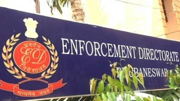 ഇഡിയുടെ മിന്നല്‍ റെയ്ഡ്; പിടിച്ചെടുത്തത് 10 കോടി ഹവാല പണവും നൂറിലേറെ മൊബൈല്‍ ഫോണുകളും