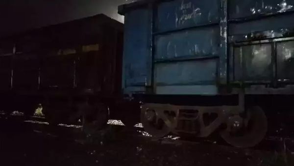 എറണാകുളത്ത് ട്രെയിന്‍ അപകടം; ഓടിക്കൊണ്ടിരുന്ന ഗുഡ്‌സ് ട്രെയിനിന്റെ ബോഗികള്‍ വേര്‍പ്പെട്ടു