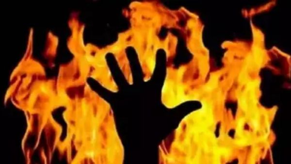 ഫോണ്‍ നമ്പര്‍ ബ്ലോക്ക് ചെയ്തു; കാമുകിയുടെ കോളേജ് കെട്ടിടത്തില്‍ കയറി പെട്രോളൊഴിച്ച് കാമുകന്റെ ആത്മഹത്യാ ഭീഷണി