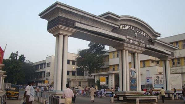 'ഓപ്പറേഷൻ തിയറ്ററിൽ ശിരോവസ്ത്രം ധരിക്കാൻ അനുവദിക്കണം'; തിരുവനന്തപുരം മെഡിക്കൽ കോളേജിലെ വിദ്യാർത്ഥിനികൾ