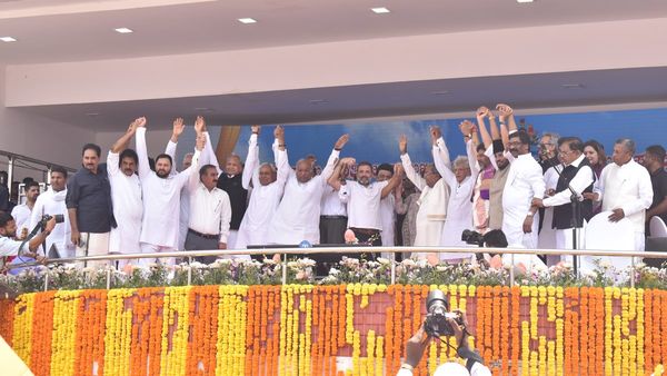 വിശാല പ്രതിപക്ഷ യോഗം നാളെ: പോരുമുറുക്കി നേതാക്കള്‍, മോദിയെ താഴെയിറക്കും, വിട്ടുകൊടുക്കാതെ ബിജെപിയും