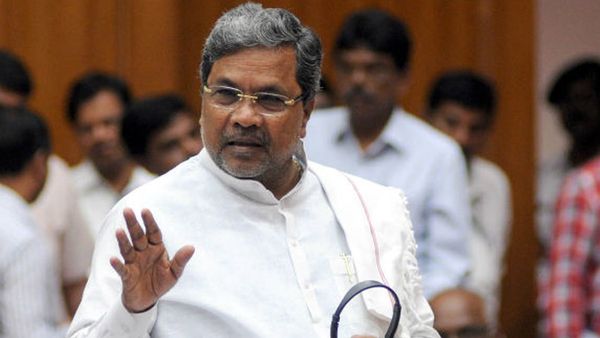 'ഓഫീസിലെ തെക്കേ വാതില്‍ അടച്ചിടണം, തുറന്നാല്‍ അധികാരം പോകും'; തള്ളിത്തുറന്ന് സിദ്ധരാമയ്യയുടെ എന്‍ട്രി