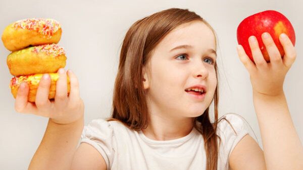 കുട്ടി ജങ്ക് ഫുഡ് മാത്രമേ കഴിക്കുന്നുള്ളൂ, എന്ത് ചെയ്യും? ശീലങ്ങള്‍ മാറ്റാം; ഇങ്ങനെ ചെയ്താല്‍ മതി