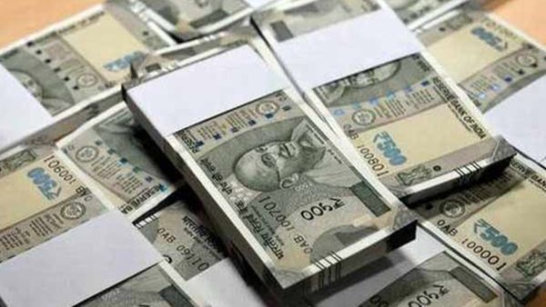 കഞ്ചിക്കോട് ദേശീയപാതയില്‍ വന്‍ കവര്‍ച്ച; ടിപ്പര്‍ ലോറി കുറുകെയിട്ട് കാര്‍ തടഞ്ഞ് നാലരക്കോടി കവര്‍ന്നു