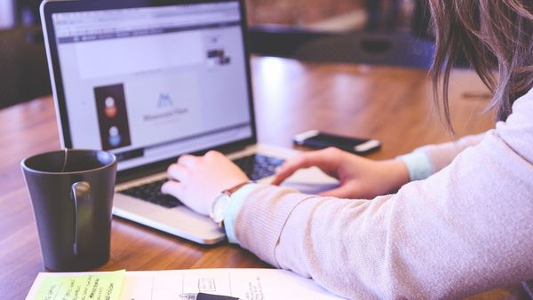 നൈറ്റ് ഡ്യൂട്ടിയാണോ...? ചായയും കാപ്പിയും കണക്കില്ലാതെ കുടിക്കരുത്; കഴിക്കേണ്ടത് ഈ ഭക്ഷണങ്ങള്‍