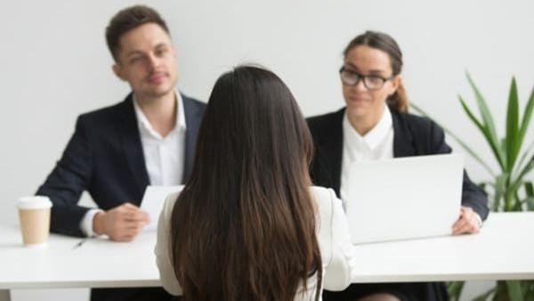 മറ്റ് ജീവനക്കാരേക്കാളും നിറം കൂടുതല്‍, ജോലിക്കെടുക്കാനാവില്ല, യുവതിയെ തഴഞ്ഞ് കമ്പനി, വൈറല്‍