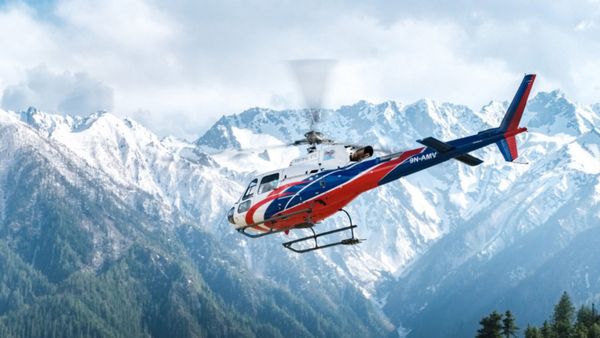 നേപ്പാളില്‍ വിനോദസഞ്ചാരികളുമായി പോയ ഹെലികോപ്റ്റര്‍ തകര്‍ന്ന് വീണു; അഞ്ച് മരണം