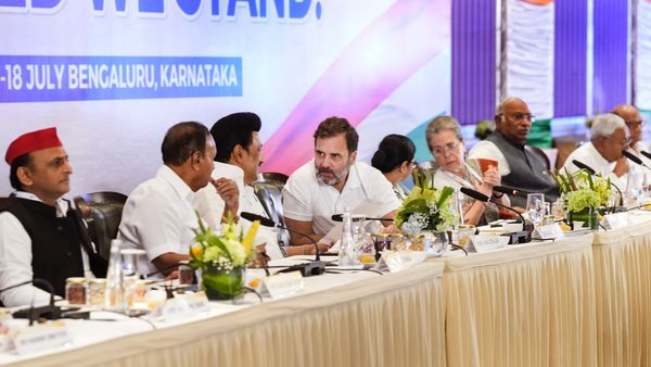 പ്രതിപക്ഷത്തുമില്ല, ഭരണപക്ഷത്തുമില്ല, 11 പാര്‍ട്ടികള്‍, 91 സീറ്റുകള്‍, ഇവര്‍ ആര്‍ക്കൊപ്പം നില്‍ക്കും