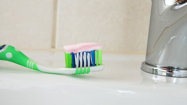 സ്വര്‍ണാഭരണം വൃത്തിയാക്കാന്‍ ഇനി നിങ്ങള്‍ ടൂത്ത് പേസ്റ്റ് ഉപയോഗിക്കില്ല; കാരണം ഇതാ