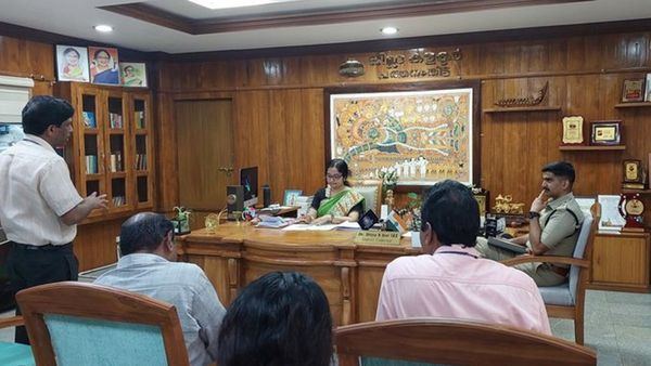 അനധികൃത മാലിന്യം കടത്തിന് പിടിവീഴും: ഹോളോഗ്രാം പതിപ്പിക്കാത്ത വാഹനങ്ങളില്‍ മാലിന്യം കൊണ്ടുപോവരുത്