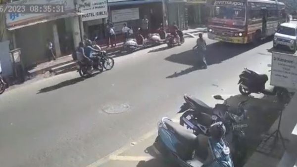 മകന് ഫീസടയ്ക്കാന്‍ പണമില്ല; നഷ്ടപരിഹാരം പ്രതീക്ഷിച്ച് ബസ്സിന് മുന്നില്‍ ചാടിയ അമ്മ മരിച്ചു