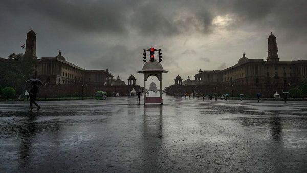 ഡല്‍ഹിയില്‍ അതിജാഗ്രത, യമുനയിലെ ജലനിരപ്പ് അപകടകരമായ നിലയില്‍, ജനങ്ങളെ മാറ്റിപ്പാര്‍പ്പിച്ചേക്കും