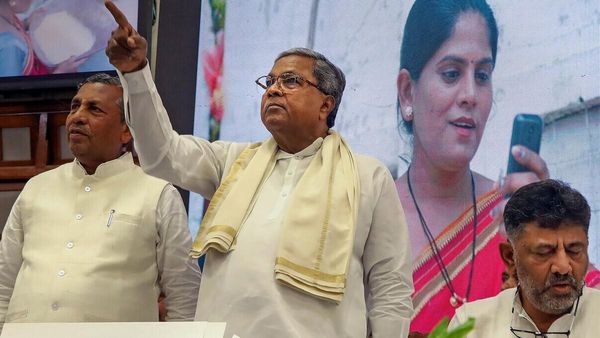 സിദ്ധരാമയ്യയുടെ കാര്‍ തടഞ്ഞ് വയോധികന്‍, സുരക്ഷാ ഉദ്യോഗസ്ഥര്‍ ഞെട്ടി, ആവശ്യം ഇങ്ങനെ 