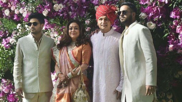 ഹെലികോപ്ടറും കാറുകളും ശേഖരത്തില്‍; പഠനം വിദേശത്ത്, അംബാനി കുടുംബത്തിലെ ഈ പ്രമുഖനെ അറിയുമോ?