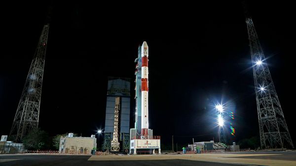 സിംഗപ്പൂരിന്റെ 7 ഉപഗ്രഹങ്ങളുമായി ഇസ്രോയുടെ വാണിജ്യ ദൗത്യം, പിഎസ്എല്‍വി സി56 വിക്ഷേപിച്ചു