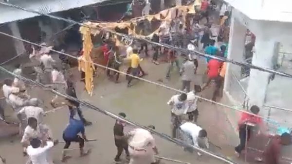 വിദ്യാര്‍ത്ഥിനിയെ മൂത്രം കുടിപ്പിച്ചു, ബാഗില്‍ പ്രണയ ലേഖനവും; രാജസ്ഥാനില്‍ വന്‍ പ്രതിഷേധം