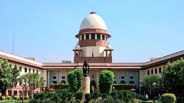 ബിജെപി ഭരിക്കുന്നിടത്ത് നടപടിയില്ല, മറ്റ് സര്‍ക്കാരുകളോട് തീവ്രനിലപാട്; കേന്ദ്രത്തിനെതിരെ സുപ്രീംകോടതി