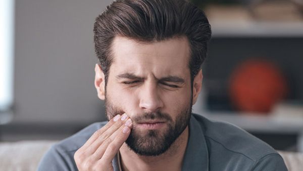 രാത്രിയിലെ പല്ലുവേദന ഇനി പമ്പ കടക്കും; വീട്ടില്‍ തന്നെയുണ്ട് പരിഹാരം, ഫലമുറപ്പ്