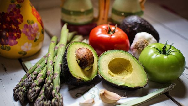 പഴങ്ങളും പച്ചക്കറികളും നിങ്ങള്‍ ഇങ്ങനെ വൃത്തിയാക്കാറില്ലേ..? എങ്കില്‍ വലിയ അപകടം