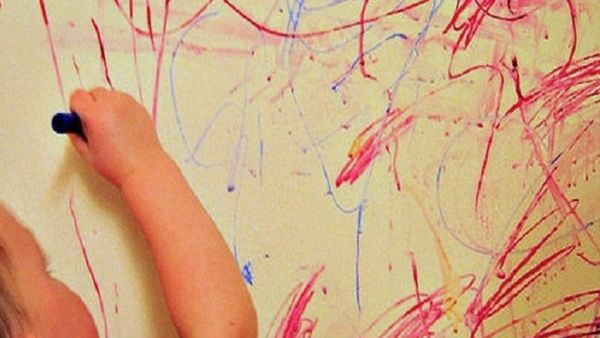 ഭിത്തി മുഴുവന്‍ കുട്ടികള്‍ കുത്തിവരച്ചോ..? പേടിക്കേണ്ട വൃത്തിയാക്കാന്‍ എളുപ്പവഴിയുണ്ട്