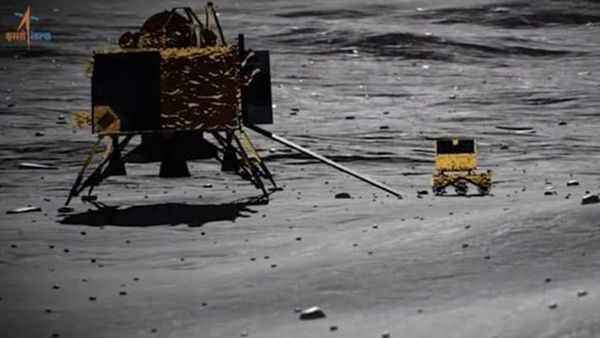 ‘വെല്‍ക്കം ബഡ്ഡി': ചന്ദ്രയാന്‍-3 യുമായി ആശയവിനിമയം സ്ഥാപിച്ച് ചന്ദ്രയാന്‍ 2 ന്റെ ഓര്‍ബിറ്റർ