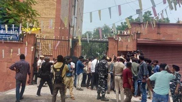 ഡല്‍ഹിയില്‍ സിപിഎം ഓഫീസിലെ പരിപാടി തടഞ്ഞ് പൊലീസ്: ജനാധിപത്യവിരുദ്ധ നടപടിയെന്ന് കോണ്‍ഗ്രസ്