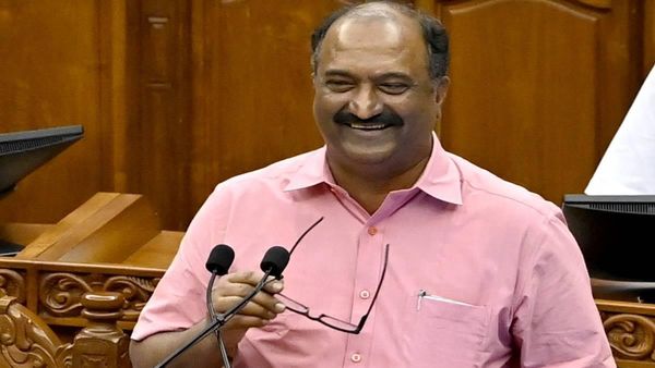 ഓണത്തിന് സർക്കാർ ജീവനക്കാർക്ക് ബോണസായി 4000 രൂപ; അഡ്വാൻസ് 20000 രൂപ