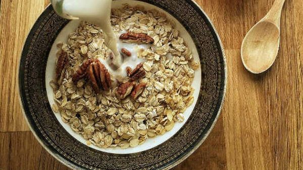 ഓട്സ് എല്ലാ പ്രായക്കാർക്കും കഴിക്കാമോ? ബ്രേക്ക്ഫാസ്റ്റായി കഴിച്ചാൽ കുഴപ്പമാണോ? സംശയങ്ങളൾക്കുള്ള ഉത്തരം