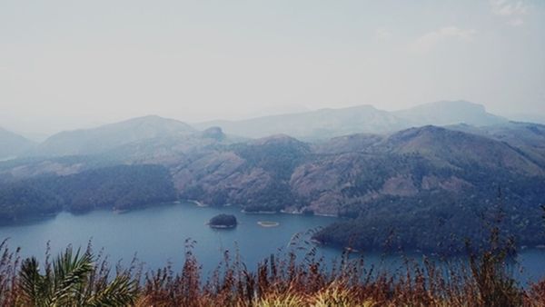 കോടമഞ്ഞിൽ കുളിച്ച് നിൽക്കുന്ന കാൽവരിമൗണ്ട് കണ്ടിട്ടുണ്ടോ? ഈ വണ്ടി പിടിച്ചോ, ഇടുക്കിയിലേക്ക്