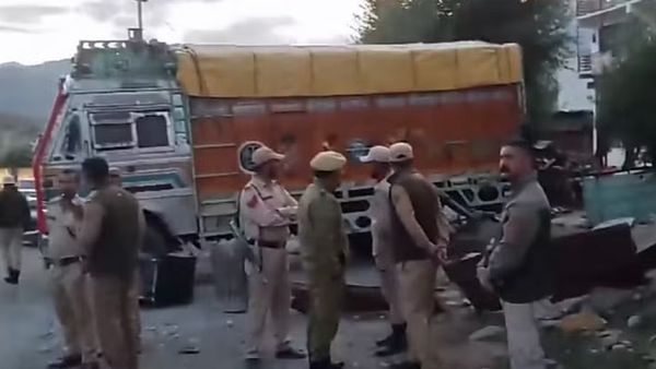 കാര്‍ഗിലില്‍ സ്‌ഫോടനം; മൂന്ന് പേര്‍ കൊല്ലപ്പെട്ടു, നിരവധി പേര്‍ക്ക് പരിക്ക്